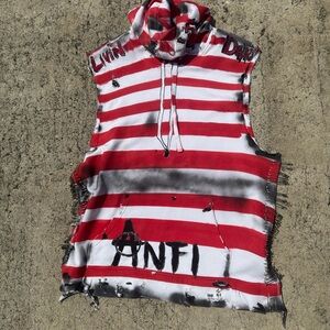 Striped Sleeveless Hoodie with Graffiti Design
